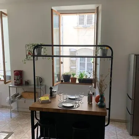 Petit Boucan 47m2 Dans Le Coeur Du Panier Apartment *